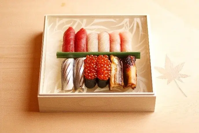 銀座おのでら×なだ万、初のコラボレーションおせち！新春の食卓を彩る、「銀座おのでら×なだ万『2026年 匠の饗宴おせち』」～11月5日（水）よりご予約受付開始～ 画像 3