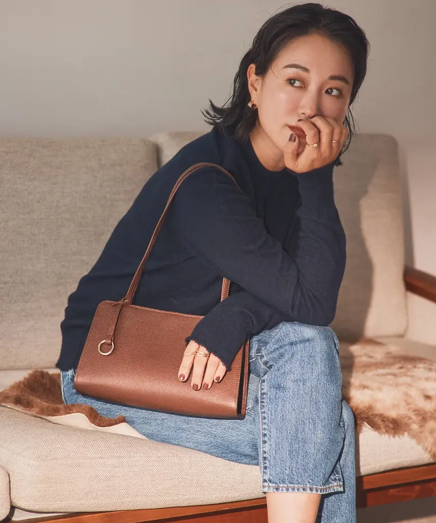 日本の職人技とやさしい暮らしをつなぐ『CRAHUG』大好評の石岡真実さんコラボ第2弾 どんなコーデにも馴染む「ミニマムバッグ」11月6日（木）発売 画像 3