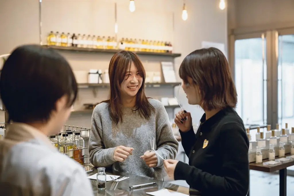 【2025年11月1日開始】MY ONLY FRAGRANCEがVTuber「花宮莉歌」＆京都「不思議な宿」とコラボ“香りで体験する秋の京都”をテーマとした限定フレグランスを制作 画像 4