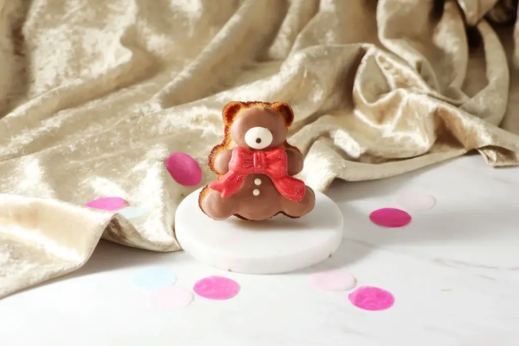 2周年を迎える[Goûter] -グテ- 学芸大学。フランス・リヨン発のパティシエ、セバスチャン・ブイエが手掛けるパンとおやつの店が限定商品を発売。11/15㈯・16㈰は本人もお祝いに駆け付けます。 画像 2