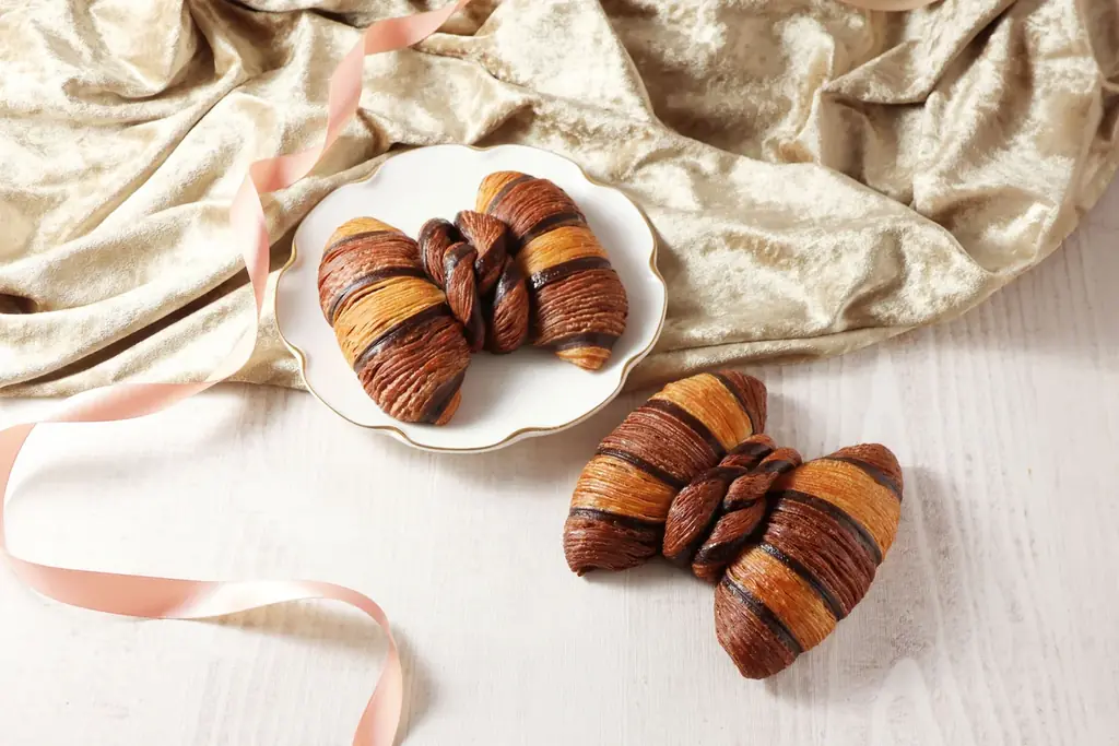 2周年を迎える[Goûter] -グテ- 学芸大学。フランス・リヨン発のパティシエ、セバスチャン・ブイエが手掛けるパンとおやつの店が限定商品を発売。11/15㈯・16㈰は本人もお祝いに駆け付けます。 画像 4