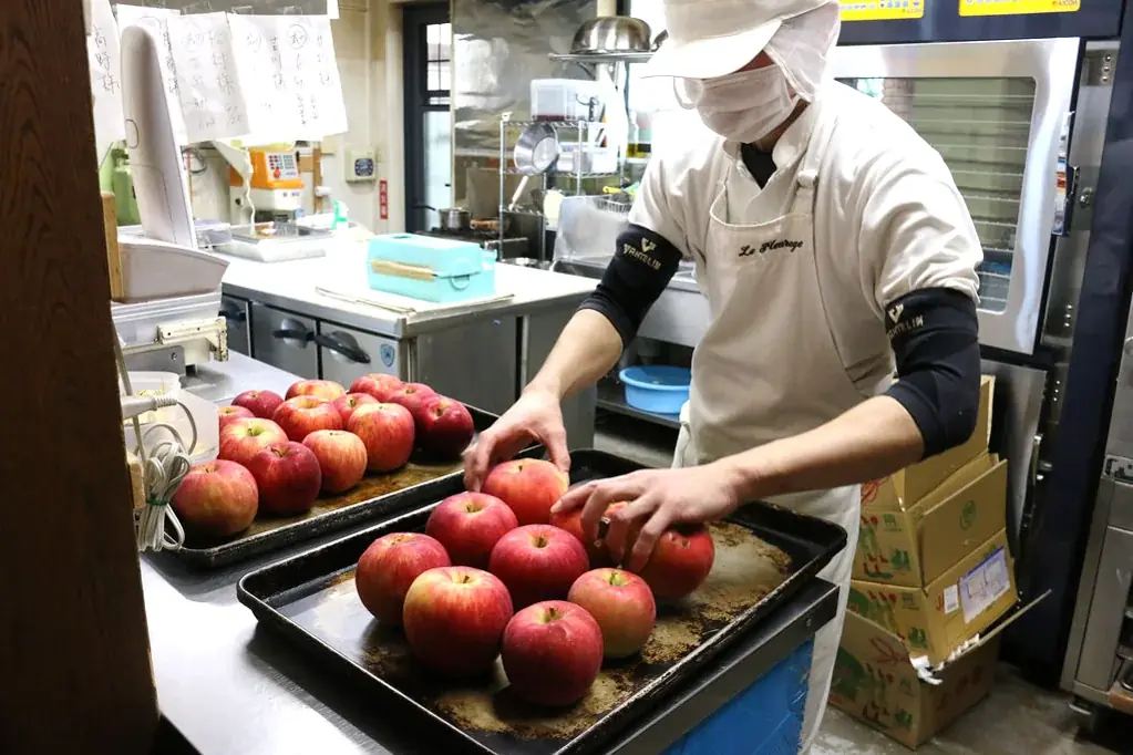 サンクトガーレン、飲むアップルパイビール「アップルシナモンエール」のクリスマスラベルを11月5日より発売。ホットビールでも楽しめる甘くスパイシーな味わい 画像 3