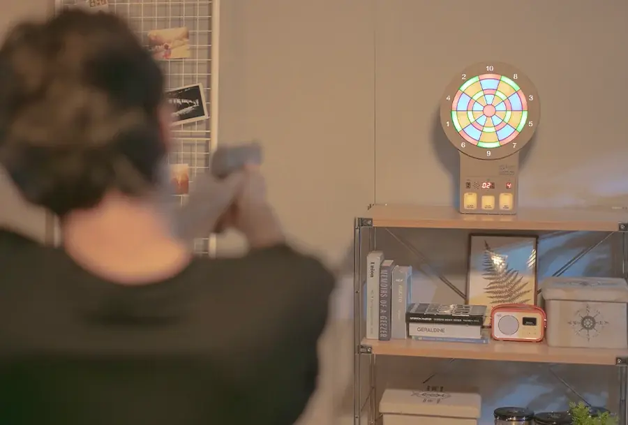 撃っても飾っても本格派。実銃規格のアメリカ射撃訓練用レーザーガンダーツ 画像 9