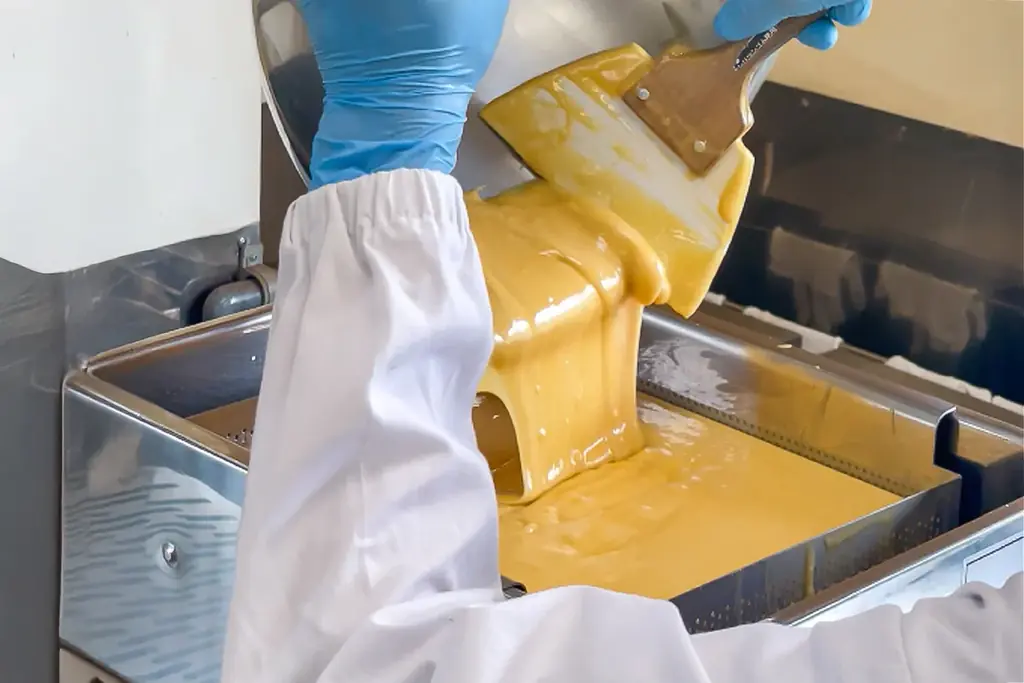 【11/7新発売】どら焼き界の“秋の覇者”登場！一粒栗が丸ごと入った「栗どら焼き」今年も登場！ 画像 8