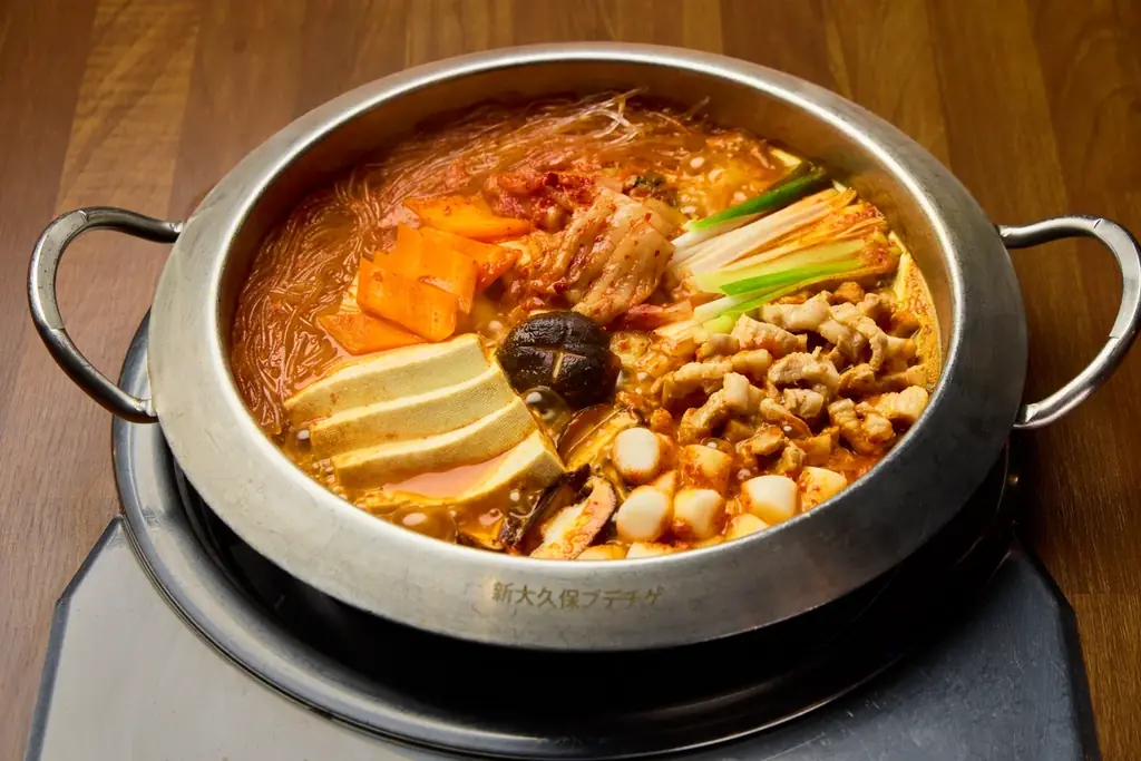 ＜新大久保ブデチゲを「カゴメにんじんジュース」がジャック！＞「食べるキレイ習慣！冬のタングン※祭り」を11月17日（月）～12月26日（金） で実施 画像 3