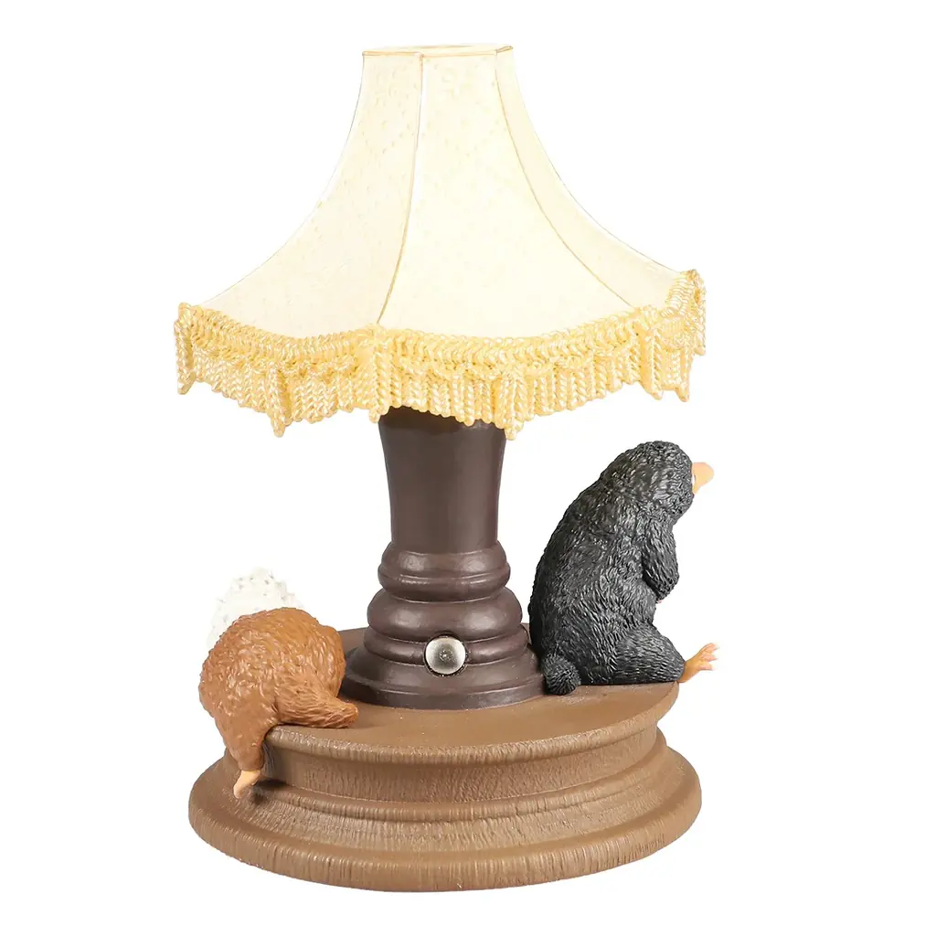 2025年11月7日(金)より「ハリー・ポッター　マホウドコロ」にて、『ファンタスティック・ビースト』に登場する魔法動物ベビーニフラーたちの様子を表現したランプを販売 画像 3