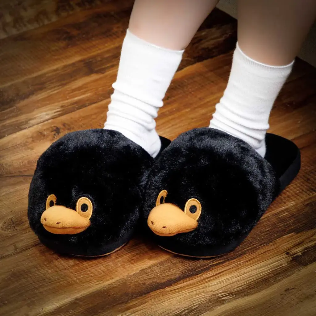 2025年11月7日(金)より「ハリー・ポッター　マホウドコロ」にて、『ファンタスティック・ビースト』に登場する魔法動物ベビーニフラーたちの様子を表現したランプを販売 画像 6