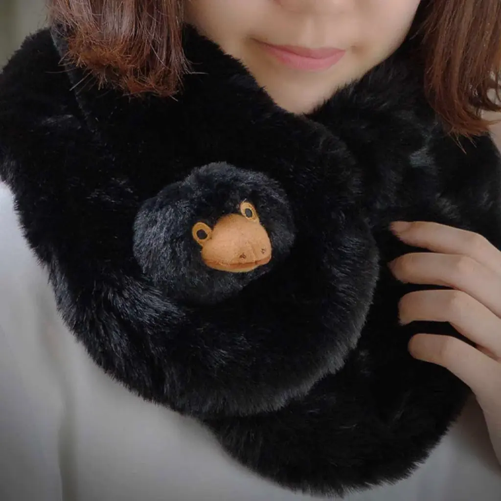 2025年11月7日(金)より「ハリー・ポッター　マホウドコロ」にて、『ファンタスティック・ビースト』に登場する魔法動物ベビーニフラーたちの様子を表現したランプを販売 画像 8