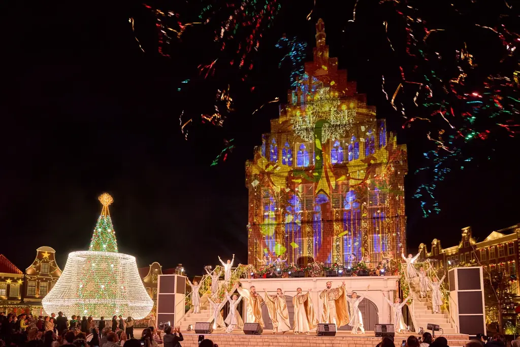 日本初(※1)『グランド・シャンデリアツリー』が初点灯！　憧れの『European Holy Christmas』が11月7日(金)より開幕　大切な人と、圧巻の輝きに包まれる特別なひと時を。 画像 1