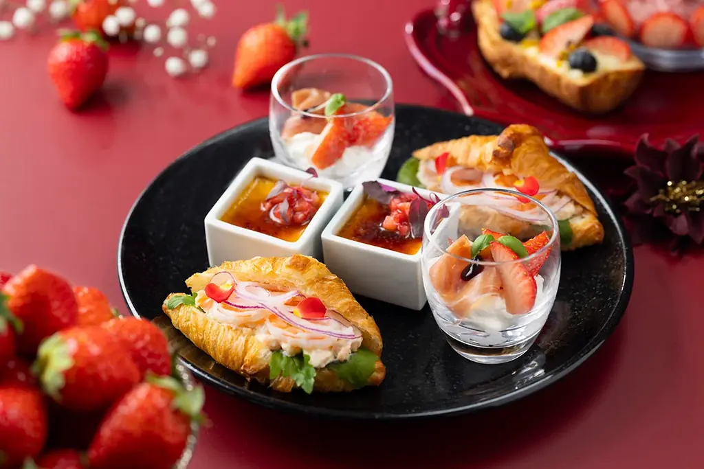 地上150mの絶景とともに味わう“いちご尽くし”。東京ドームホテル「ストロベリーアフタヌーンティー」12月9日(火)より提供開始 画像 2
