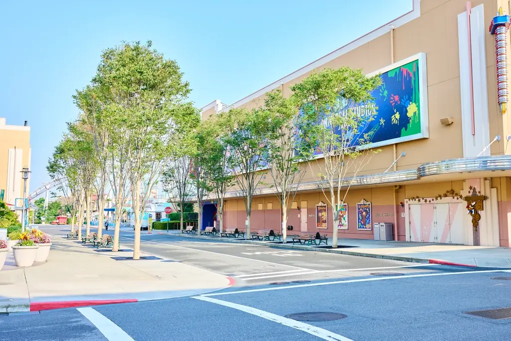 廃食油の再利用が拡大！パーク初、バイオディーゼル燃料100％でグリーン・ストリートを煌びやかにライトアップ！ 画像 1