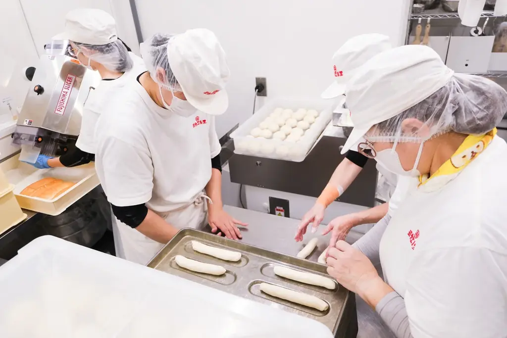 第三者事業承継で復活した「ミカエル堂」、店舗オープン1周年。ジャリパン専門店として、初年度の累計販売は15万本を突破。 画像 3