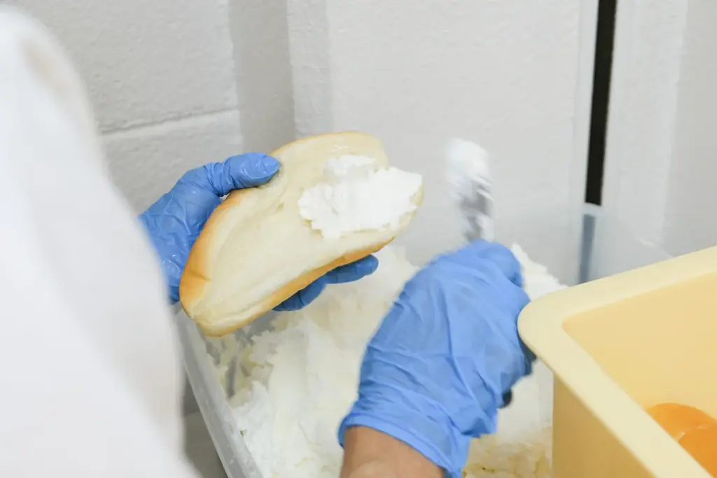 第三者事業承継で復活した「ミカエル堂」、店舗オープン1周年。ジャリパン専門店として、初年度の累計販売は15万本を突破。 画像 5