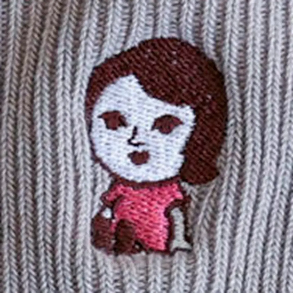 「よーじや」×「靴下屋」コラボ企画第４弾、「よじこ」刺繍ソックス計３種類を、2025年11月14日（金）から「靴下屋」の京都市内２店舗と、「よーじや」の17店舗＋公式オンラインショップで販売 画像 2