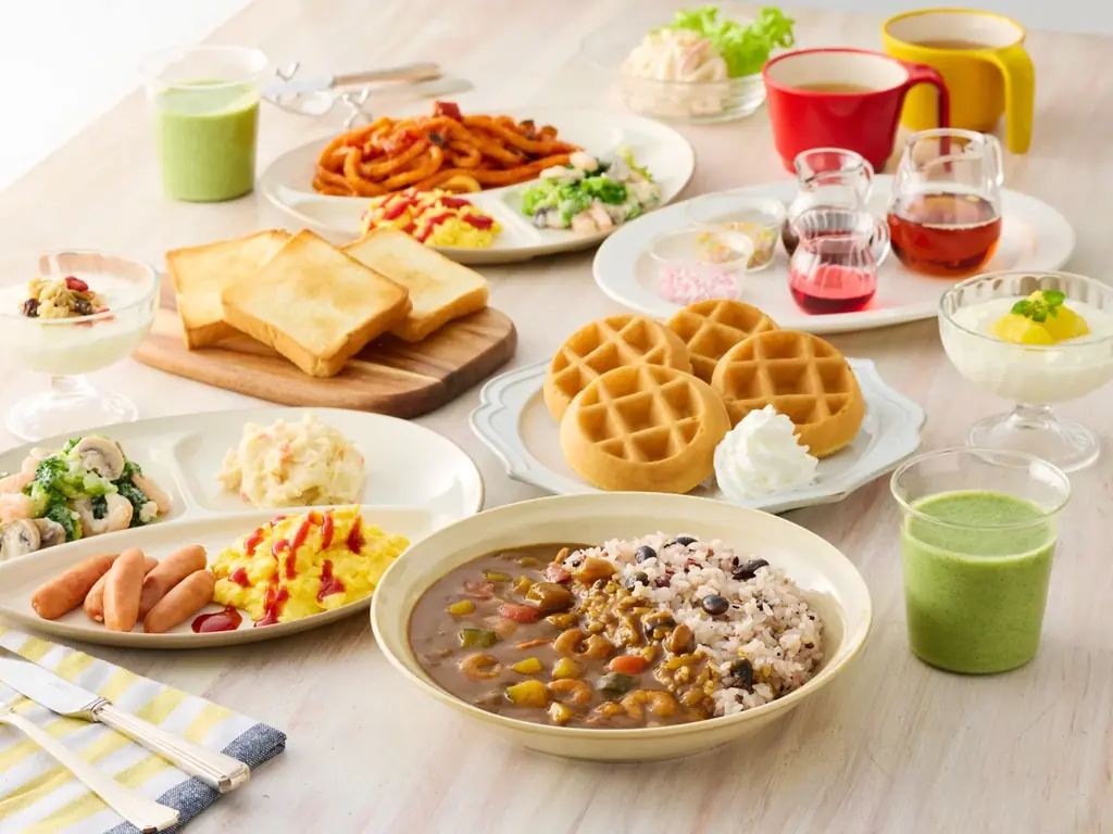 【コンフォートイン21ホテルの朝食ビュッフェ、カレー・ワッフルの楽しみ方がさらに充実！】2025年11月1日（土）より、大人も子どもも楽しめる「お腹いっぱい」モーニングに新メニュー登場 画像 2