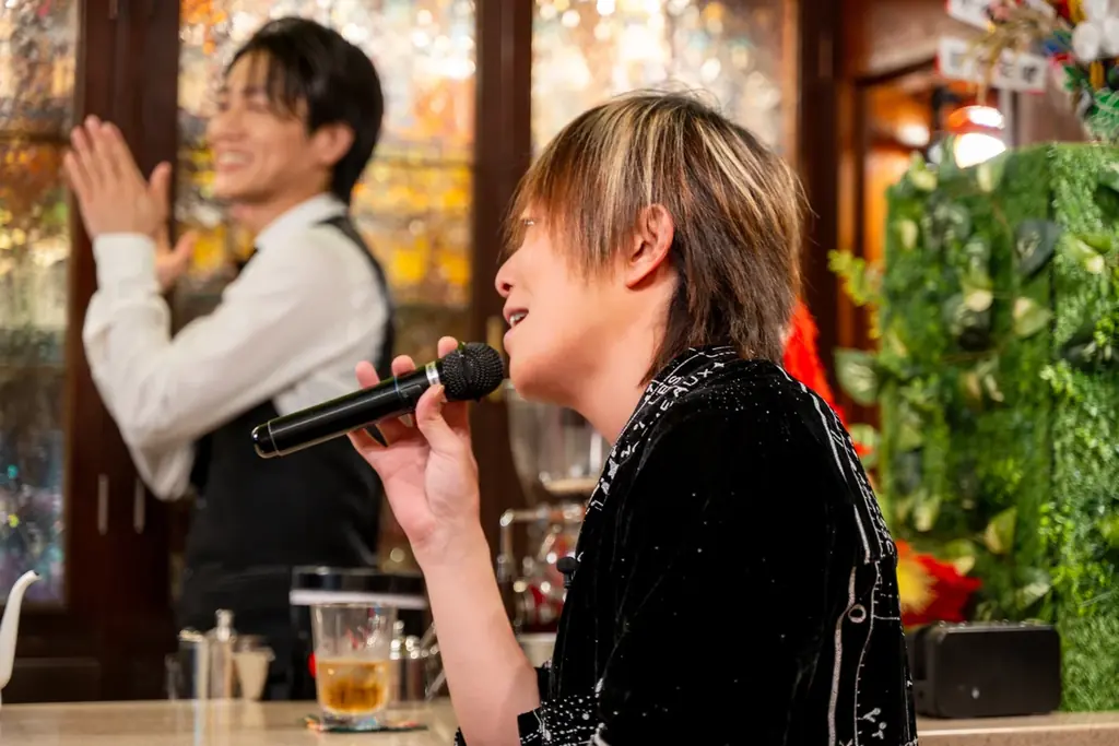 アニメ好き演歌歌手・真田ナオキがアニソン喫茶のマスターに！？ゲストの谷山紀章とアニソンカラオケ！「真田ナオキのアニメ歌声喫茶」配信開始！ 画像 3