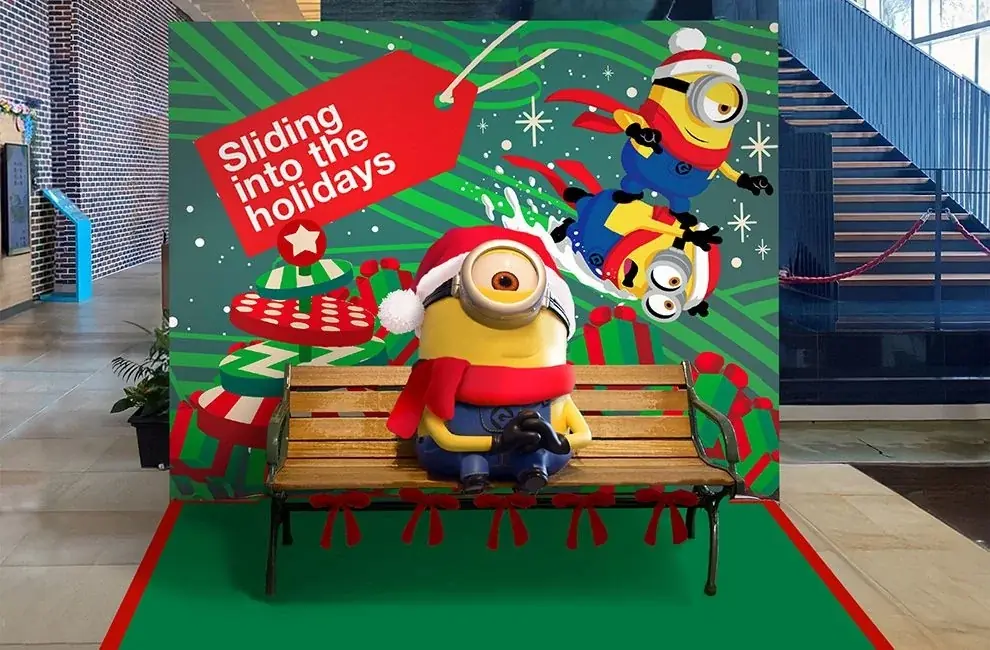 ユニバーサルポートでミニオンのクリスマス装飾が登場