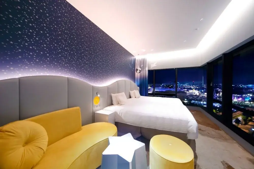 ユニバーサル・スタジオ・ジャパンのオフィシャルホテル「ホテル ユニバーサル ポート」「ホテル ユニバーサル ポート ヴィータ」にてパークの人気者、ミニオンたちがクリスマスの装い 画像 9