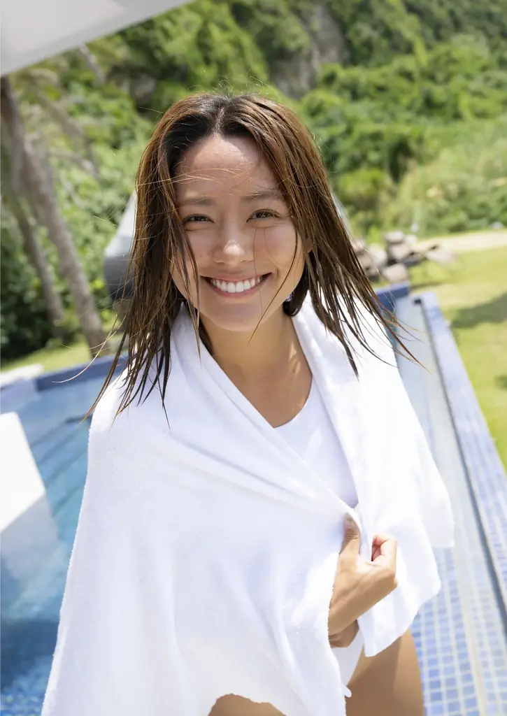 “タレント×プロボディボーダー”の二刀流。白波瀬海来、初のデジタルフォトエッセイ『Kai – La 〜海からの贈り物〜』を11月21日（金）発売！海と共に生きる彼女が贈る“生きる力”と“美しさ”の記録 画像 4