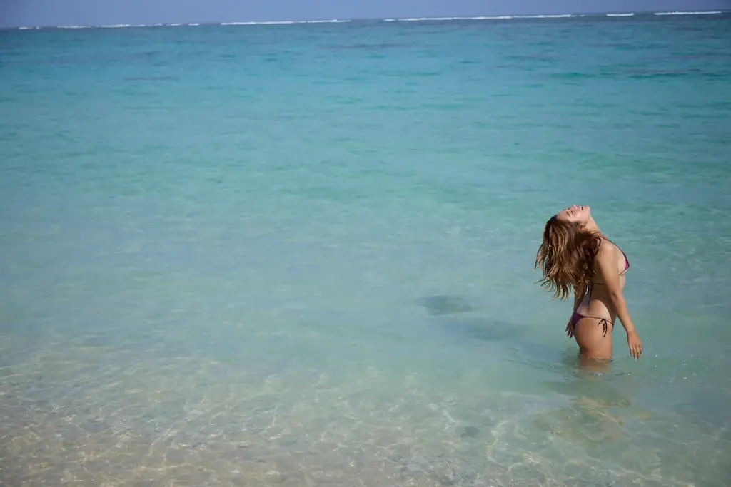 “タレント×プロボディボーダー”の二刀流。白波瀬海来、初のデジタルフォトエッセイ『Kai – La 〜海からの贈り物〜』を11月21日（金）発売！海と共に生きる彼女が贈る“生きる力”と“美しさ”の記録 画像 6