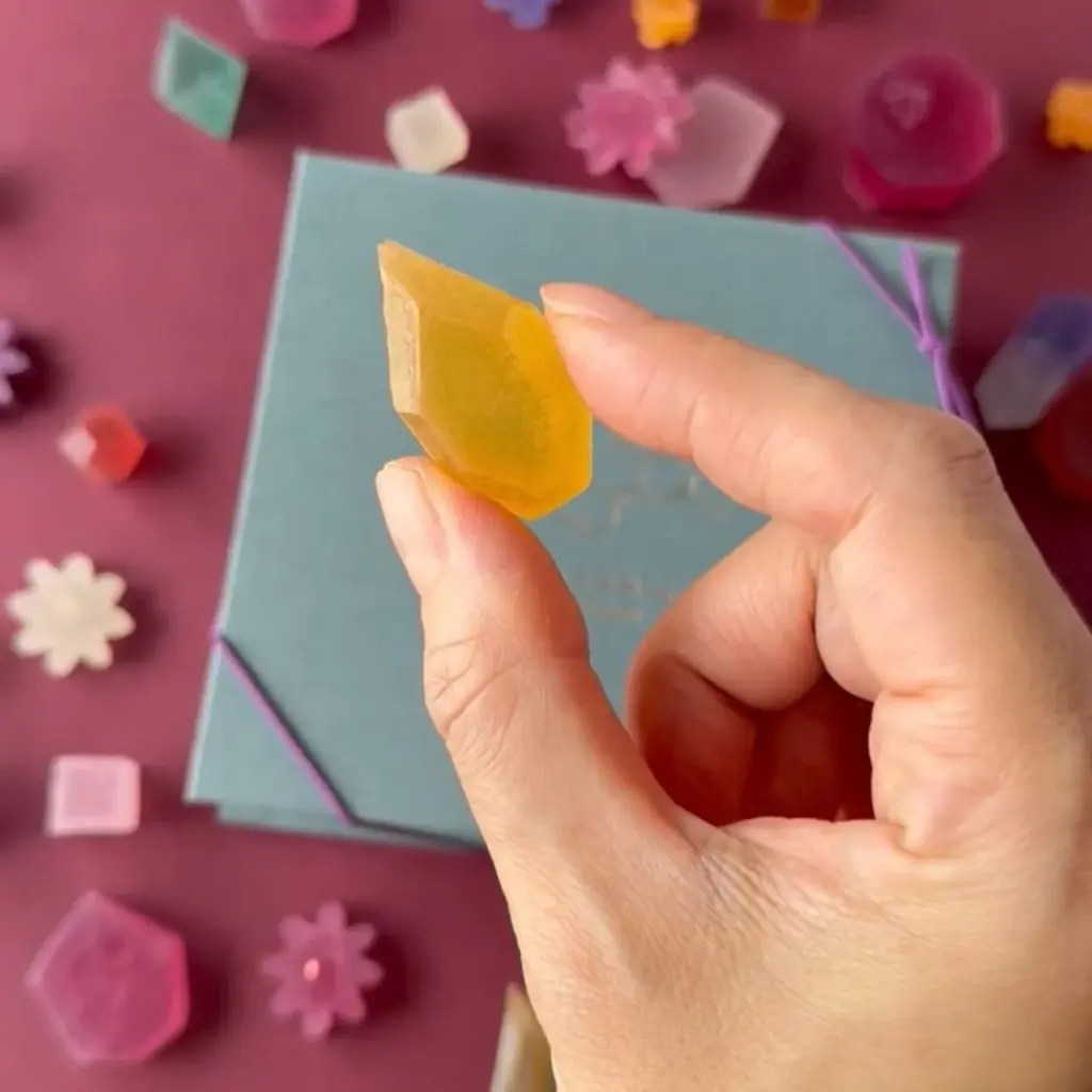 金木犀やコスモスがアートなお菓子に。秋の花々と宝石モチーフの琥珀糖11月7日より数量限定で発売開始！ 画像 12