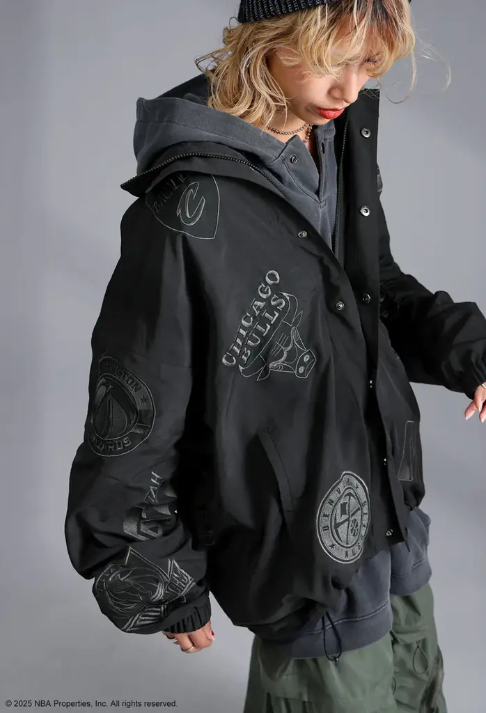 【11/8発売開始】ついに解禁。NBA公式コラボ！刺繍で魅せる、”本物”を纏う大人のモードジャケット「LOGO EMBROIDERED JACKET」リリース 画像 2