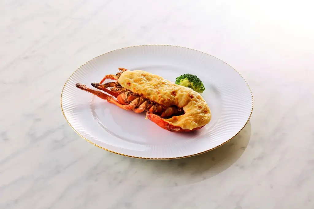 【明治記念館】“本格フレンチやケーキをご自宅で愉しむクリスマスフレンチディナーセットやバスケットを各種ご予約受付中！”　総料理長監修のコース料理やパティシエ特製ケーキで贅沢なひとときを 画像 4