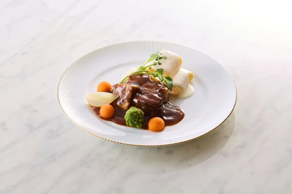 【明治記念館】“本格フレンチやケーキをご自宅で愉しむクリスマスフレンチディナーセットやバスケットを各種ご予約受付中！”　総料理長監修のコース料理やパティシエ特製ケーキで贅沢なひとときを 画像 5