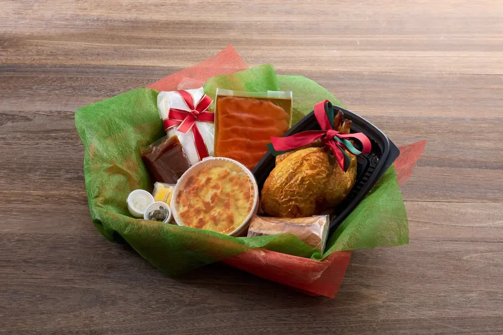 【明治記念館】“本格フレンチやケーキをご自宅で愉しむクリスマスフレンチディナーセットやバスケットを各種ご予約受付中！”　総料理長監修のコース料理やパティシエ特製ケーキで贅沢なひとときを 画像 9