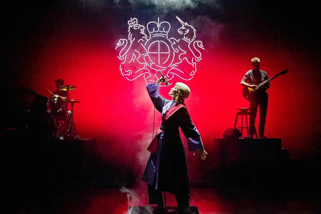 イギリスの話題の舞台が日本の映画館で楽しめる！ナショナル・シアター・ライブ(NTLive)、12/26(金)〜公開の新作『インター・エイリア』日本予告編と出演の俳優ジャスター・タルボットの特別映像完成 画像 1