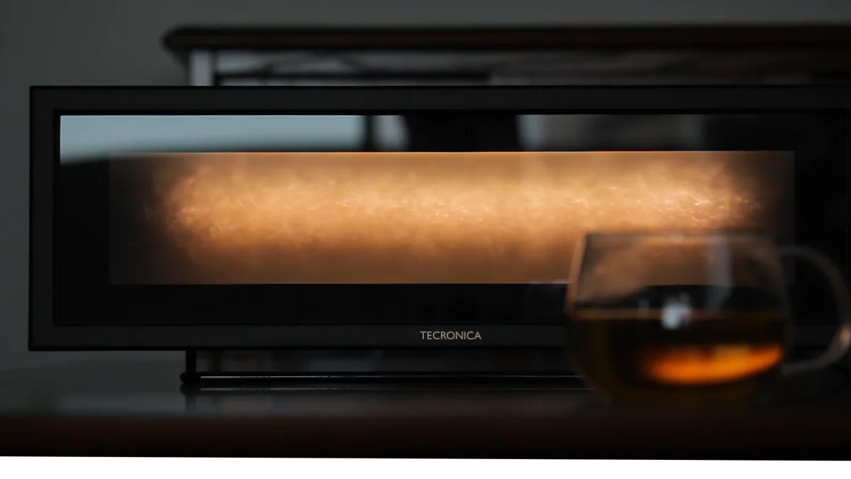 自然現象“1/fゆらぎ”を物理的に再現したインテリアランプ「Brownian（ブラウニアン）」、公開初日で目標金額を達成。国内限定230台をクラウドファンディングで販売中。 画像 4