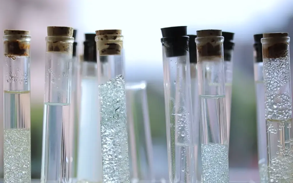 自然現象“1/fゆらぎ”を物理的に再現したインテリアランプ「Brownian（ブラウニアン）」、公開初日で目標金額を達成。国内限定230台をクラウドファンディングで販売中。 画像 5