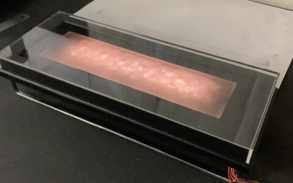 自然現象“1/fゆらぎ”を物理的に再現したインテリアランプ「Brownian（ブラウニアン）」、公開初日で目標金額を達成。国内限定230台をクラウドファンディングで販売中。 画像 7