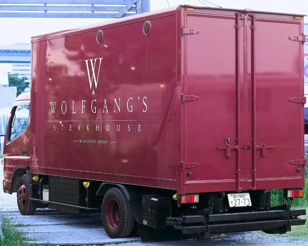 11/15-16 丸の内にウルフギャング出店、イルミ×ステーキ