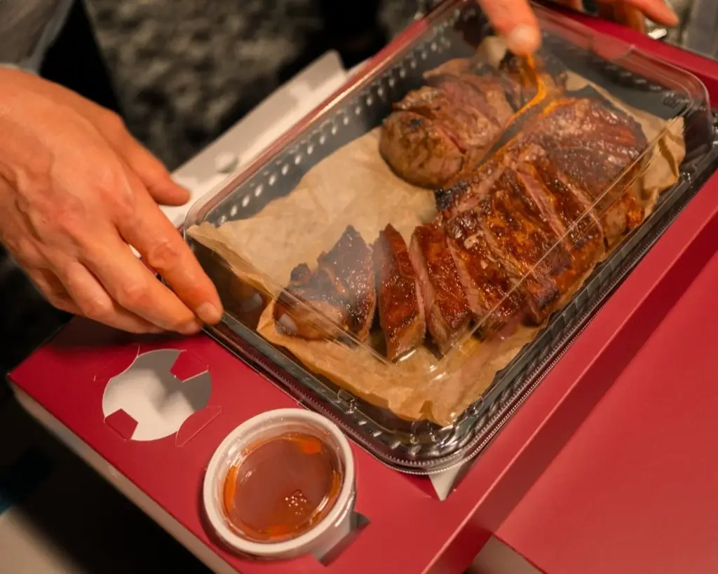 “動くウルフギャング・ステーキハウス”「ウルフギャング・ステーキハウス ポータブルキッチン」が丸の内・仲通りに登場 画像 2