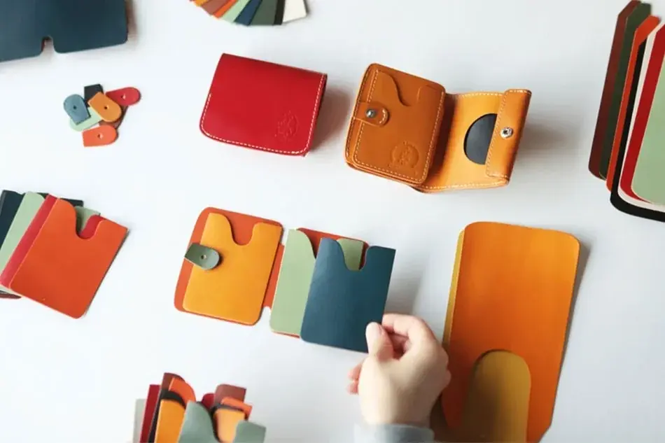 【11月限定・オーダー料0円キャンペーン開催中】栃木レザーでつくる「カラーオーダー小さいふ」。クリスマス前の12月20日までにお届けします。 画像 2