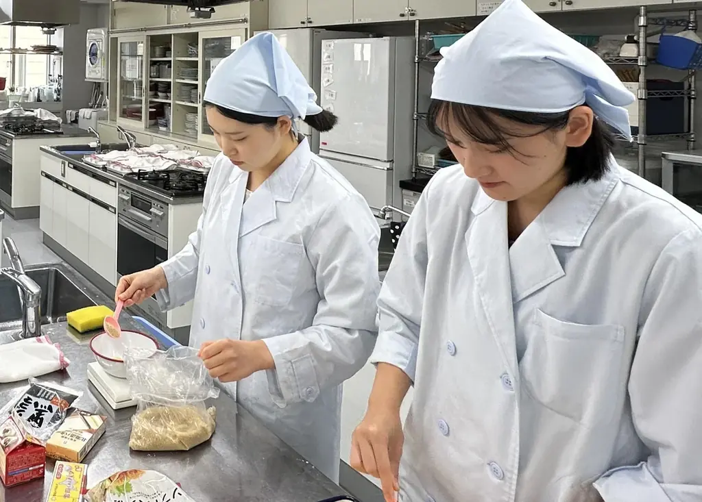 共立女子大学、住商フーズ株式会社、株式会社西友の共同開発商品“食卓を彩る秋のご褒美惣菜” 画像 8