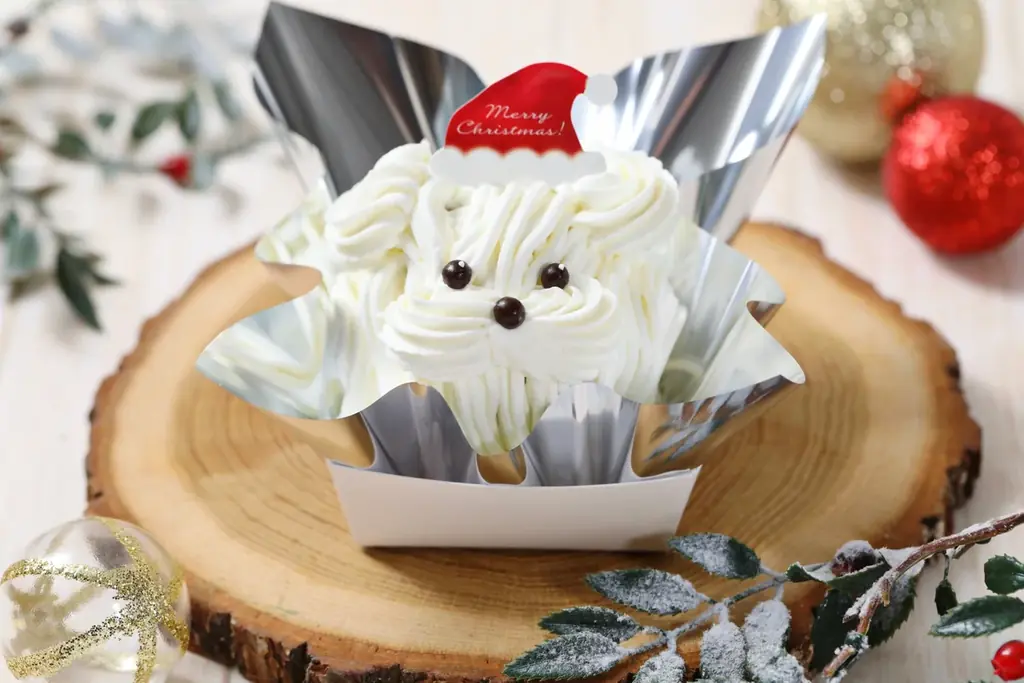 【クリスマススイーツ】累計販売数5万個※1突破の愛らしい雪だるまスイーツ『スノーレアチーズ』や旬の苺を飾ったクリスマスパルフェをはじめ、サンタ帽でおめかしした限定の「シャンティちゃん」を新発売！ 画像 5