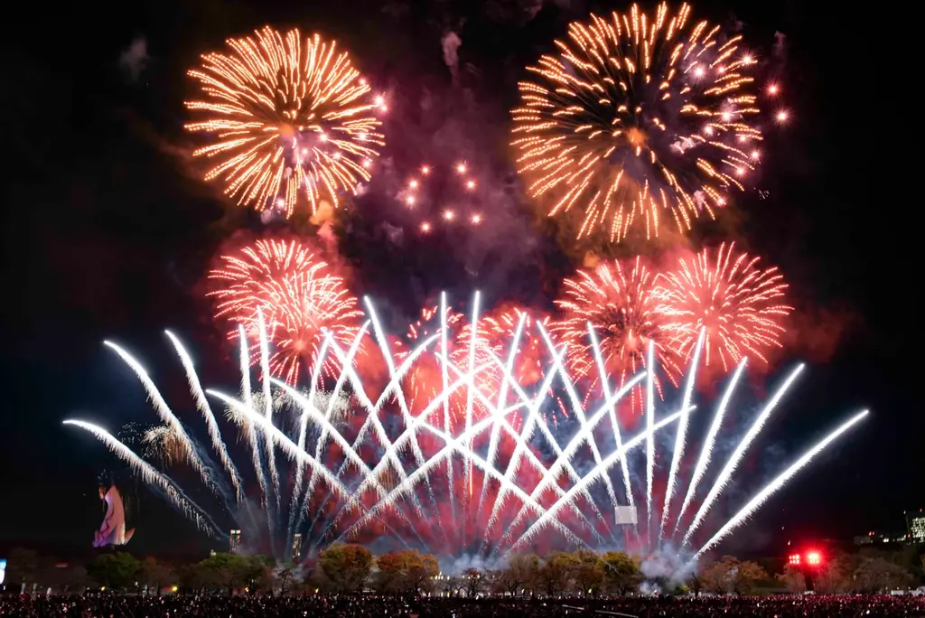 万博記念公園で開催される花火イベント「第4回万博夜空がアートになる日2025」TIGETにて花火鑑賞券付きラーメンチケットの販売を開始！ 画像 2