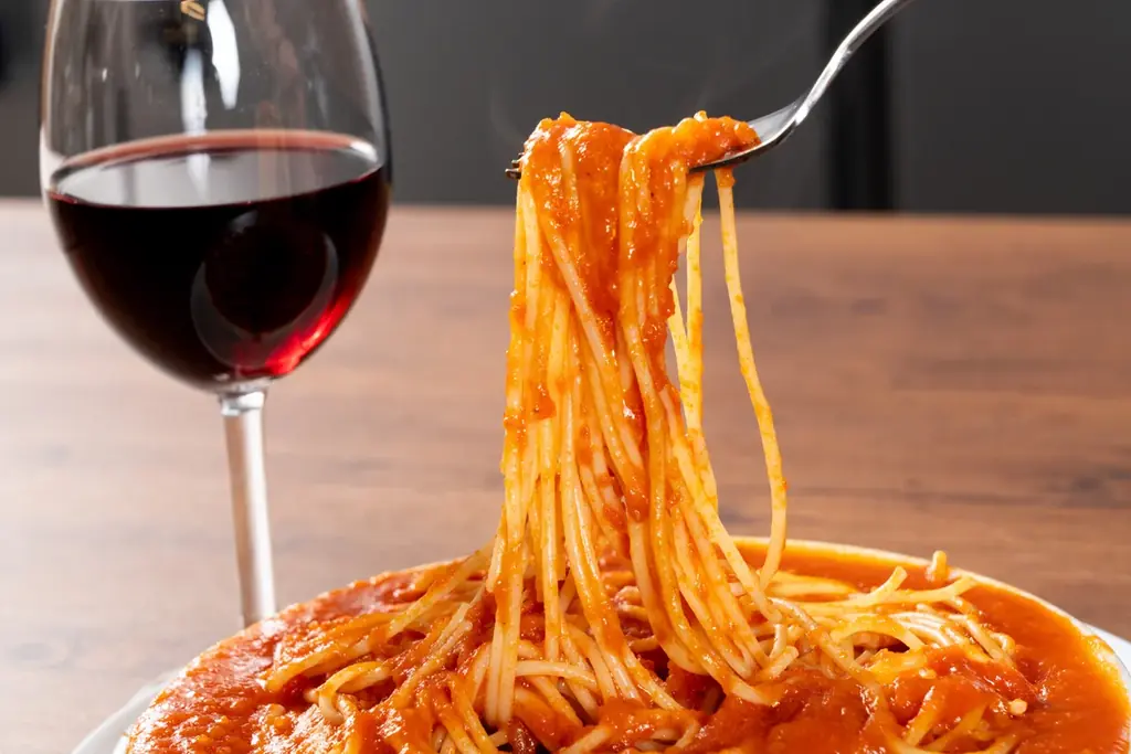 【 “ソースが足りないパスタ” はもう嫌だ！】がっつり食べたいを叶えるパスタ専門店『ワイルドレッドパスタ』が、新橋に11/11（火）OPEN！ 画像 2