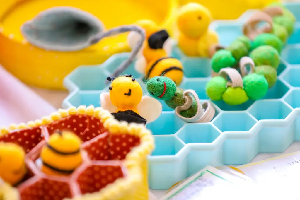 「こわくな～いオバケやしき」新宿の戦前に建てられた旧校舎で開催。「東京おもちゃまつり」で親子で楽しいオバケ体験。保育士やデザイナーを中心としたおもちゃコンサルタントたちが遊びの工夫凝らす。 画像 5