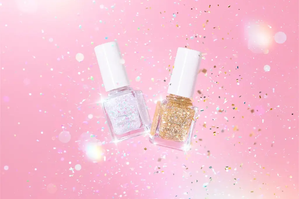 パラドゥの人気ネイルシリーズに、グリッタリーネイルが新登場！贅沢ラメが上品にきらめき、シーンを選ばず使える＜ホログラム入り＞の2色。 画像 1