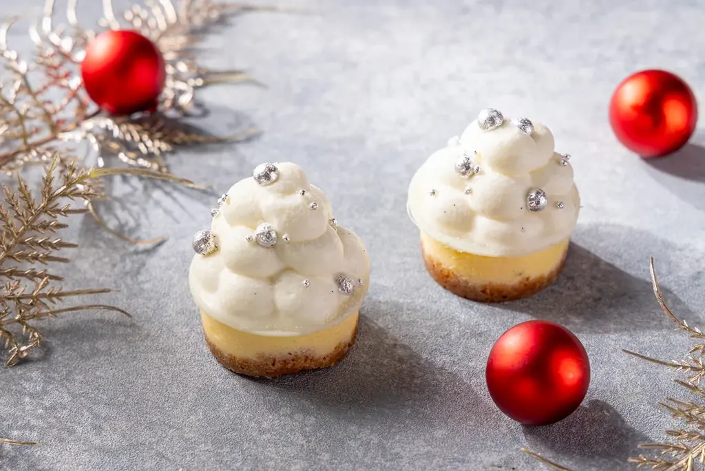 プルマン東京田町が贈る甘く贅沢な「クリスマスアフタヌーンティー」ジンジャーブレッドマンやクリスマスギフトのミニケーキがホリデーシーズン限定登場 画像 5