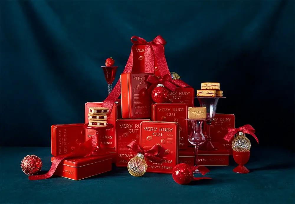 とろける苺のクリスマス。いちごスイーツ専門店「VERY RUBY CUT」から、聖夜を彩る真っ赤なスイーツ缶が登場 画像 1