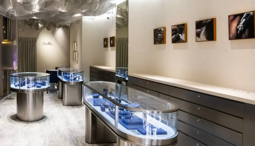 モアサナイトが“浮かぶように輝くリング”と“揺れて煌めくピアス”の2アイテムが新登場　人気のレーザードリルシリーズに待望の【K10YG】ラインもデビュー 画像 9