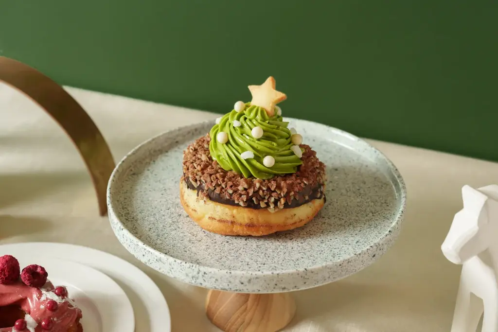 【koe donuts】ホリデーシーズンを盛り上げる新作ドーナツが登場！「ツリー」「ジンジャーマン」「リース」をイメージした心ときめく冬季限定ドーナツを発売 画像 4