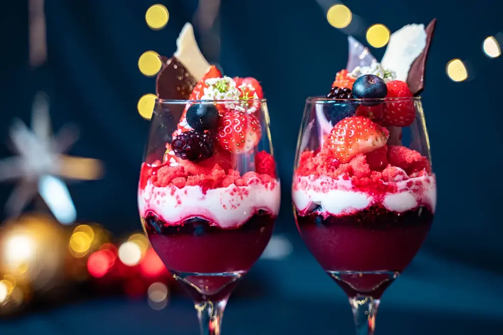 煌めく冬、ベリーの誘惑。アフタヌーンティー「Winter Berry Collection」が土休日限定開催食べ放題のパンケーキと、1人1つ付く「ベリーベリーパフェ」で贅沢なひとときを 画像 5