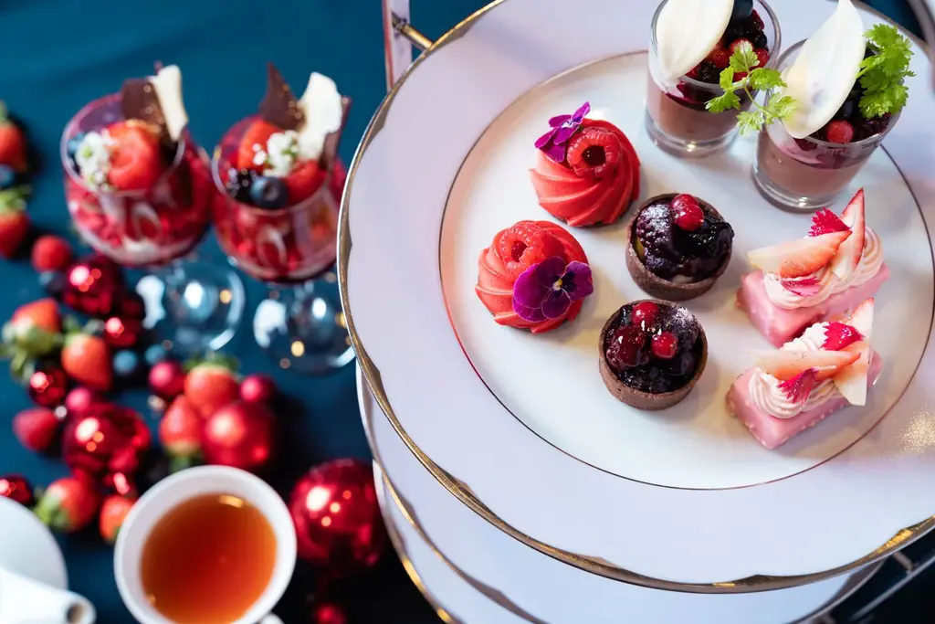 煌めく冬、ベリーの誘惑。アフタヌーンティー「Winter Berry Collection」が土休日限定開催食べ放題のパンケーキと、1人1つ付く「ベリーベリーパフェ」で贅沢なひとときを 画像 6