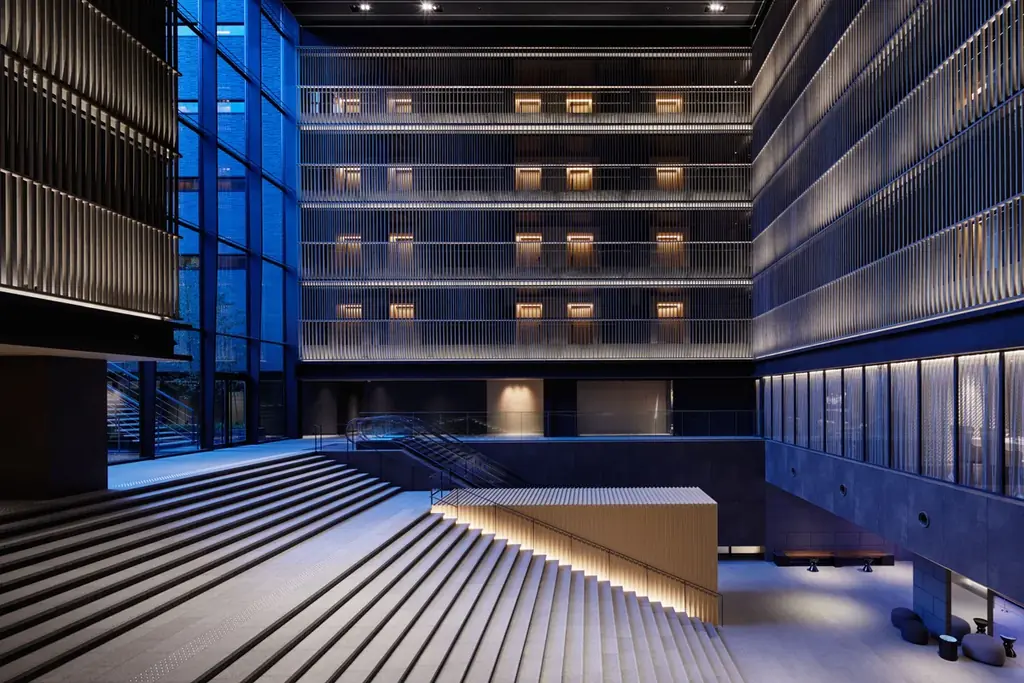 高さ約7mの「生モミの木」が大階段を照らすホテルでクリスマス期間限定ケーキやイタリアンランチ&ディナーを提供 画像 8