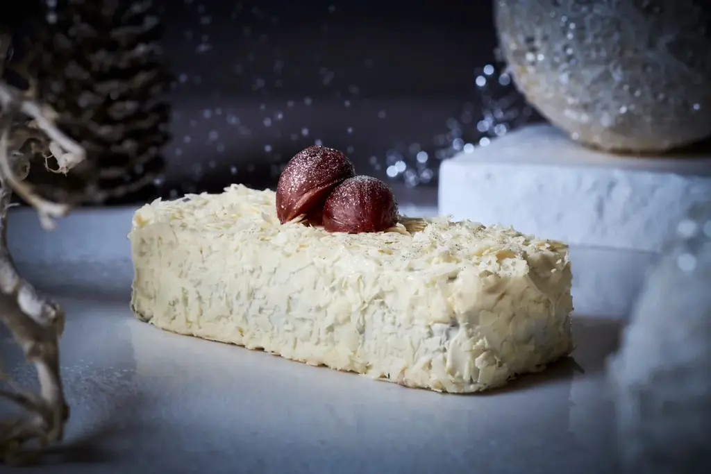 【冬季限定】“白雪のマロンテリーヌ” クリスマスを彩る大人のためのスイーツ 12/1新発売 画像 1